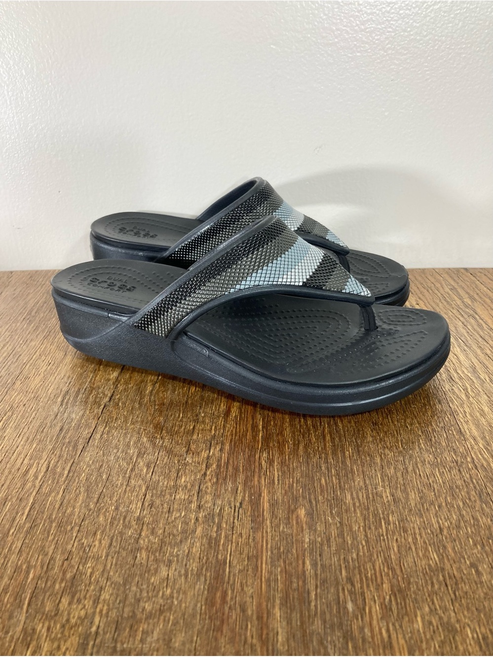 Crocs Monterey Beaded Strap Wedge Flip Sandal Women’s Size 5 Black/Grey